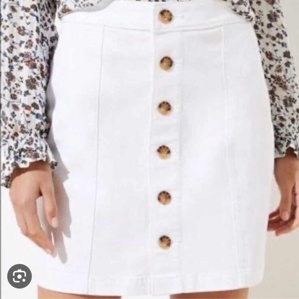 Ann Taylor Loft button front denim skirt. Worn handful of times. Size 4 petite.